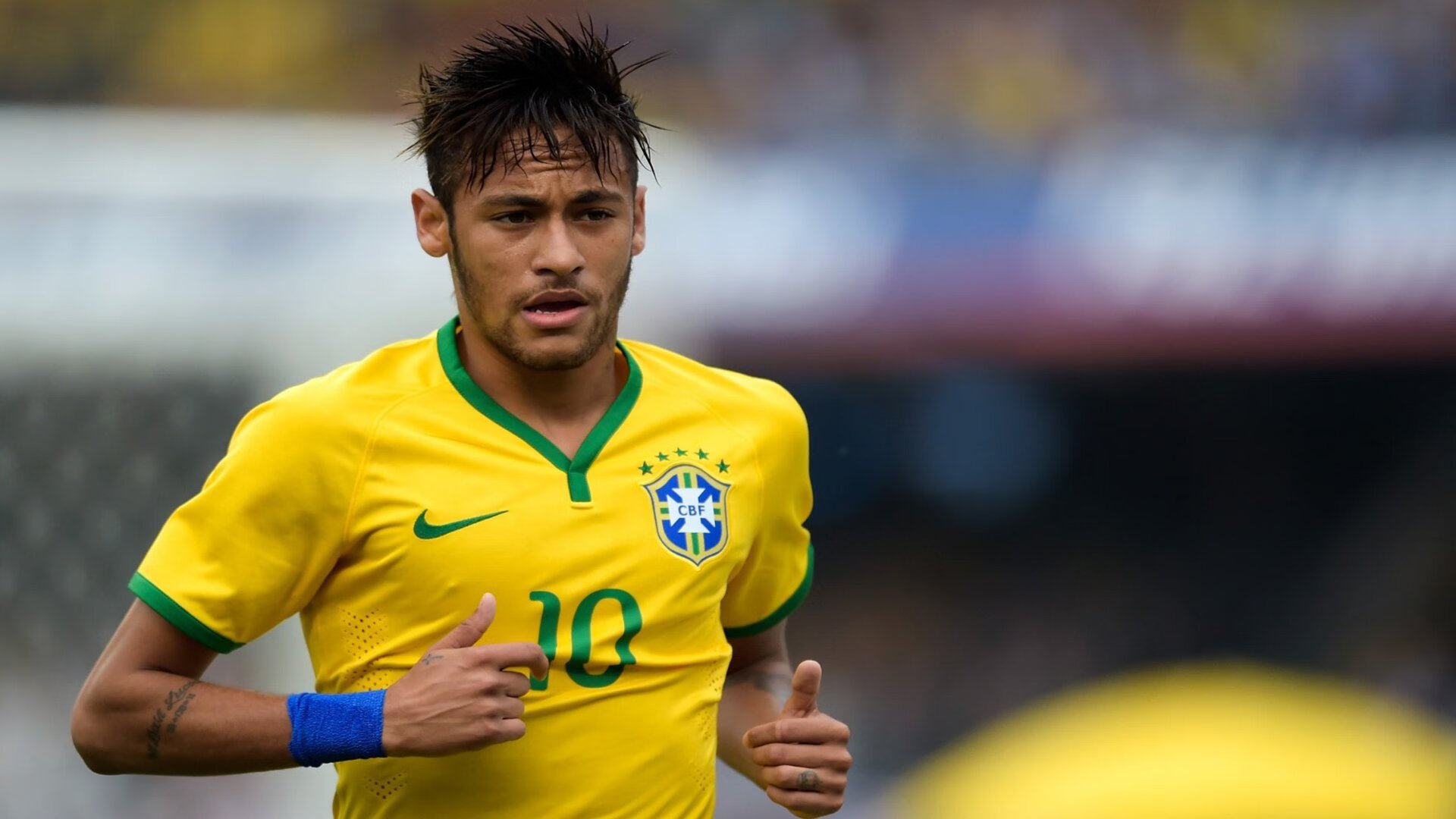 “青训营地引入国际专业教练，提升青少年技战术水平”，国家青训营